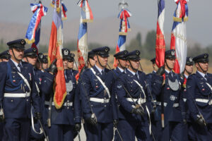 Sueldos de hasta $2 millones: revisa las ofertas laborales que la FACH ofrece a civiles