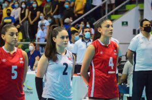 Futura geóloga UNAB y voleibolista se prepara para los Panamericanos 2023