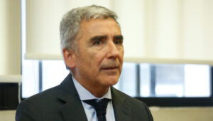 Carlos Peña sale en defensa de Elisa Loncon: 
