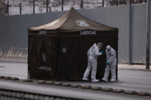 Encuentran cabeza humana en Santiago Centro e investigan si hay vínculo con el cadáver hallado en la Alameda