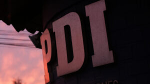 Hombre fue asesinado afuera de su casa en Pudahuel: recibió más de diez disparos