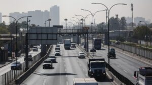 Quiénes tienen restricción vehicular por la Alerta Ambiental de este martes