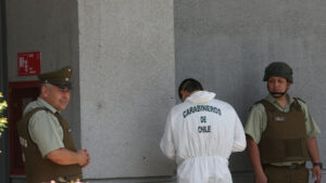 Desconocidos dispararon contra una casa en Peñalolén: padre e hija resultaron heridos