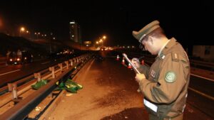 Ciclista y motociclista mueren en accidentes en Estación Central y Puente Alto
