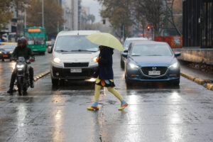 ¡Vuelve la lluvia a Santiago!: revisa el pronóstico del tiempo para la Región Metropolitana