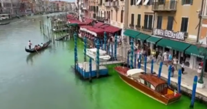 La explicación detrás del color verde que tiñó las aguas de Venecia