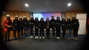 Impulsando la participación femenina: Anglo American incorpora a nuevas mantenedoras y operadoras