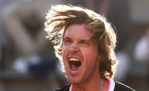 Jarry sigue intratable, hace historia y se instaló con autoridad en octavos de Roland Garros