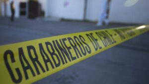 Investigan dos homicidios en la región Metropolitana: víctimas fueron baleadas en sus casas
