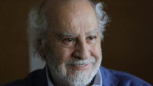 Quién es Miguel Littin, el cineasta que presidió la primera sesión del Consejo Constitucional