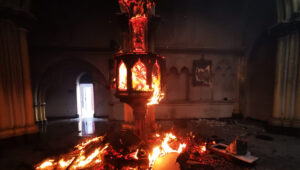 Estallido social: imputado por incendio de Iglesia de Carabineros es detenido en la vía pública