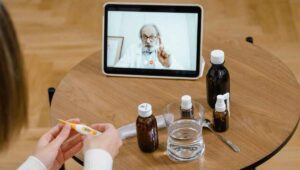 La telemedicina como una alternativa para evitar el colapso de los centros médicos en este invierno