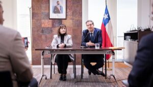 Chile y Francia firman acuerdos para impulsar proyectos en materia de cobre y litio