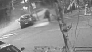 Conductor atropelló a cinco personas y luego chocó contra un poste en Huechuraba