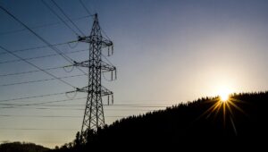 Carabineros apunta a terceros por caída de torre de alta tensión en Cañete