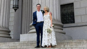 Dónde se vende y cuánto cuesta el vestido con el que se casó Naomi Watts