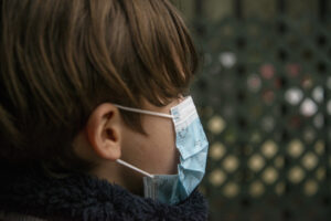 ¿El frío enferma?: Pediatras se toman las redes para explicar el aumento de enfermedades en invierno