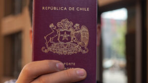 Qué implicaría que Chile saliera del programa Visa Waiver