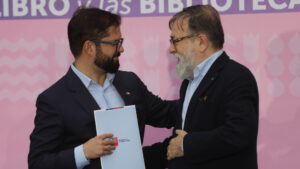 Boric discrepa con ministro De Aguirre por inasistencia a Feria del Libro de Frankfurt: