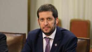 Republicanos en la antesala de la AC de Ávila: “Se ha dedicado a promover el adiestramiento sexual de los niños