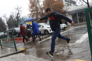 Fin de semana largo con lluvias: revisa las zonas donde se mantendrá el sistema frontal