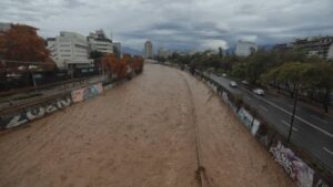 El llamado de Aguas Andinas tras anunciar el retroceso a alerta amarilla en la Región Metropolitana