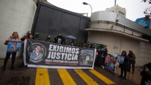 VIDEO Y FOTOS - Cuál fue el motivo detrás de la protesta que se registró en el frontis de Mega