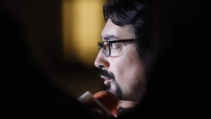 Latorre le quita el piso a Catalina Pérez por Democracia Viva: 
