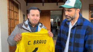 Claudio Bravo visita a damnificados por las lluvias en la Región de O'Higgins