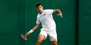Tomás Barrios remonta en una batalla de cuatro horas y se suma a Nicolás Jarry en Wimbledon