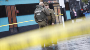 Conductor falleció tras chocar su vehículo contra un árbol y derribarlo en Maipú