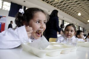 Estudiantes vulnerables presentan un 18,9% más de riesgo de tener obesidad
