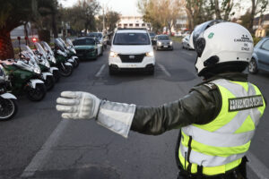 Restricción vehicular: revisa las patentes que no pueden circular este lunes en Santiago
