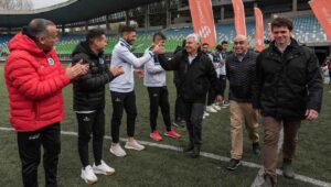 Empresas del sector salmonicultor se unen para apoyar a Deportes Puerto Montt