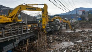 Lo que dejó el Mapocho: reducir las bolsas plásticas
