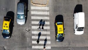 Restricción vehicular: cuáles son las patentes que no pueden circular este miércoles