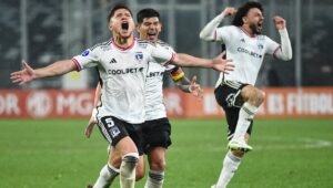 VIDEOS - Colo Colo saca la tarea de local en Sudamericana con noche goleadora de Leo Gil