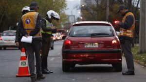 Restricción vehicular del jueves 13 de julio: las patentes que no pueden circular en la RM