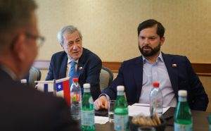 Canciller confirma que la medalla para Baltasar Garzón fue una decisión personal de Boric