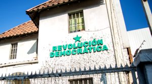 Nueva arremetida contra Revolución Democrática en medio de la investigación a Democracia Viva