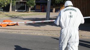 Lo que se sabe de la quema de un auto en las afueras de Santiago 1: conductor falleció