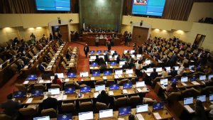 Encuesta Cadem: amplia mayoría se mostró a favor de reducir la cantidad de diputados y senadores