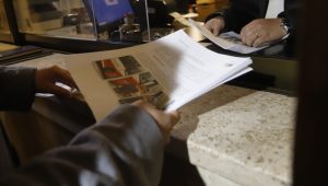 Republicanos vs. Jadue por supuesto uso de bus municipal en marcha de NO+AFP: alcalde acusa