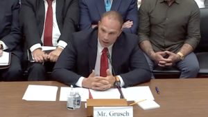 VIDEO - Ex oficial de Inteligencia asegura que EE.UU. recuperó naves ovnis y 