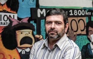 Carlos Ruiz, ideólogo del Frente Amplio, fue detenido por violencia intrafamiliar