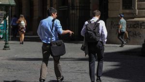 La cifra más baja desde enero de 2023: desempleo cayó a un 8,3%