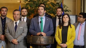 Republicanos denuncia a la Dirección del Trabajo por impresión ilegal de libros por 50 años del Golpe de Estado