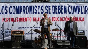 VIDEO - Mario Aguilar bota a la basura respuesta del Mineduc a Colegio de Profesores: 