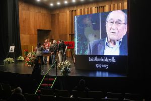 FOTOS | “Es un emblema del país”: Ministro de las Culturas, colegas y amigos despidieron a Luis Alarcón