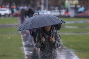 Vuelven las precipitaciones: revisa los días en que lloverá en Santiago
